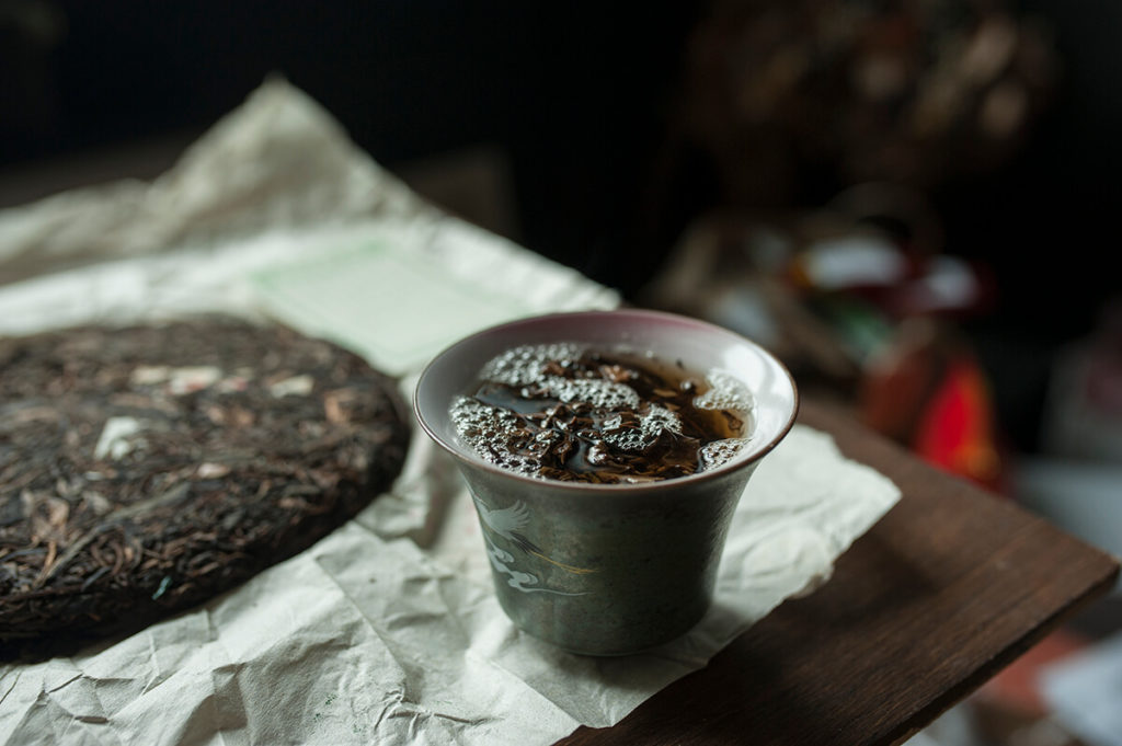 Шэн пуэр сухое хранение Кунмин фото