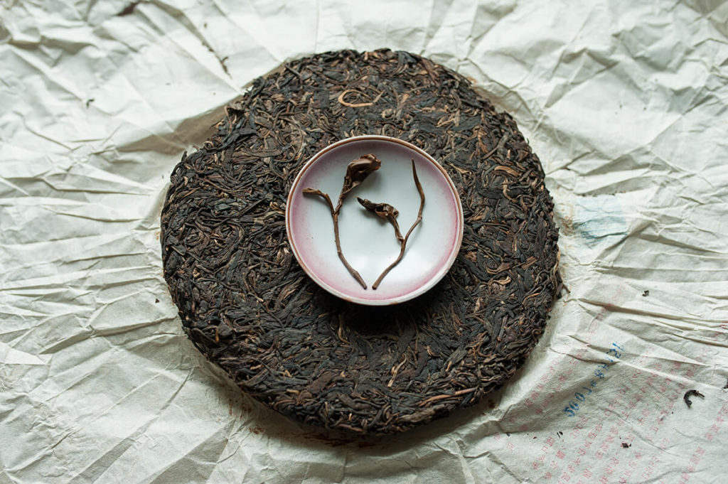 Шэн Пуэр с деревьев Иу купить фото