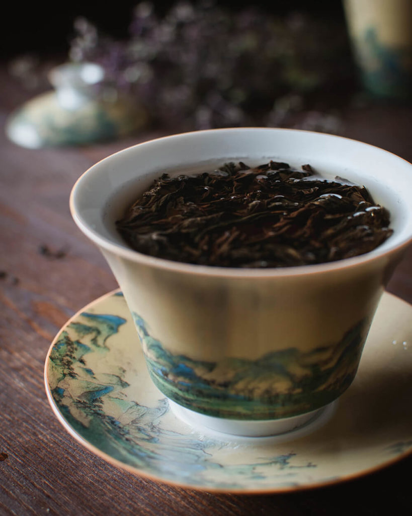 Желтая фарфоровая гайвань с рисунком купить фото