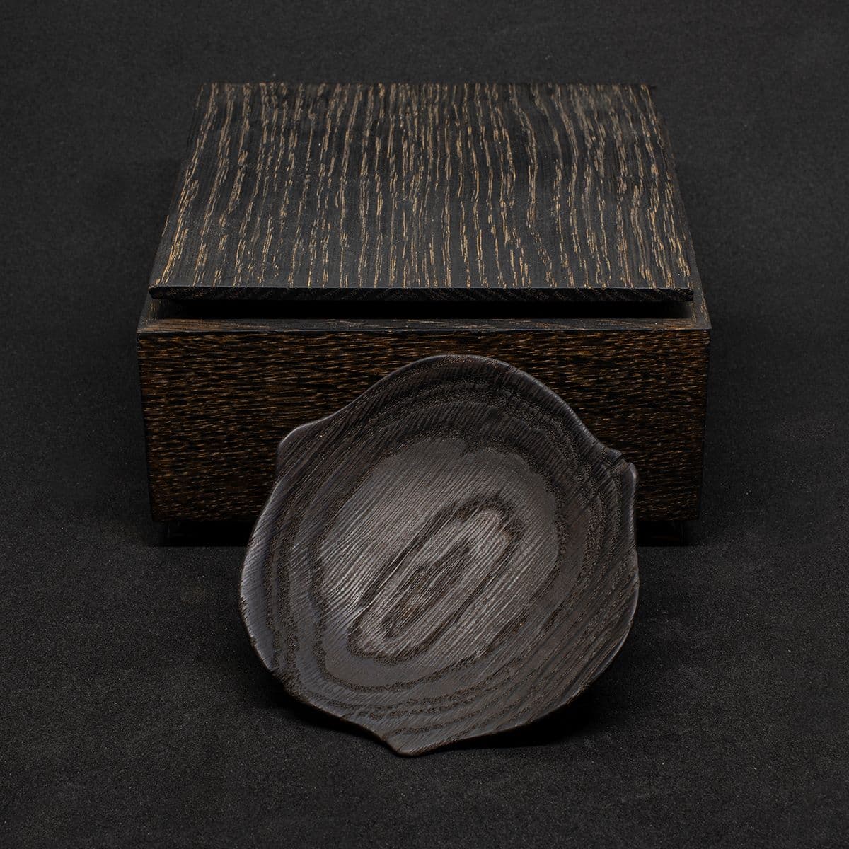 podstavka-iz-dereva-ruchnoy-raboty-wooden-stand-2